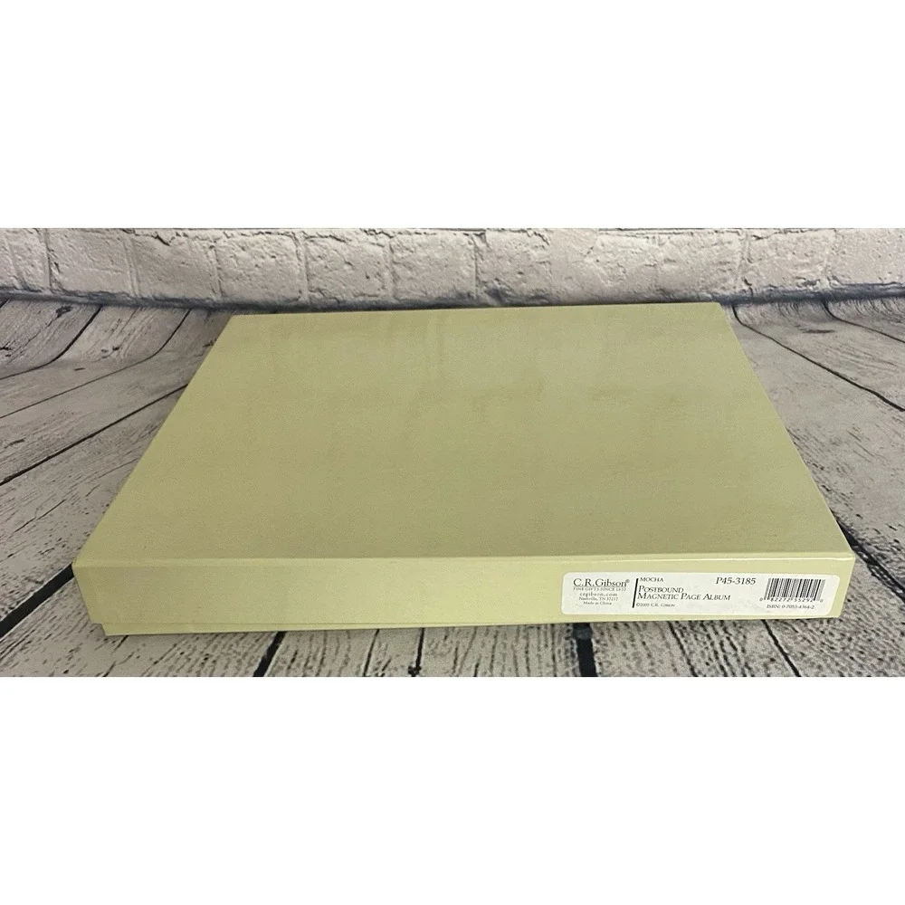 C.R. Gibson Heritage Brown Suede 12 x 12 Scrapbook Album 16 Pages